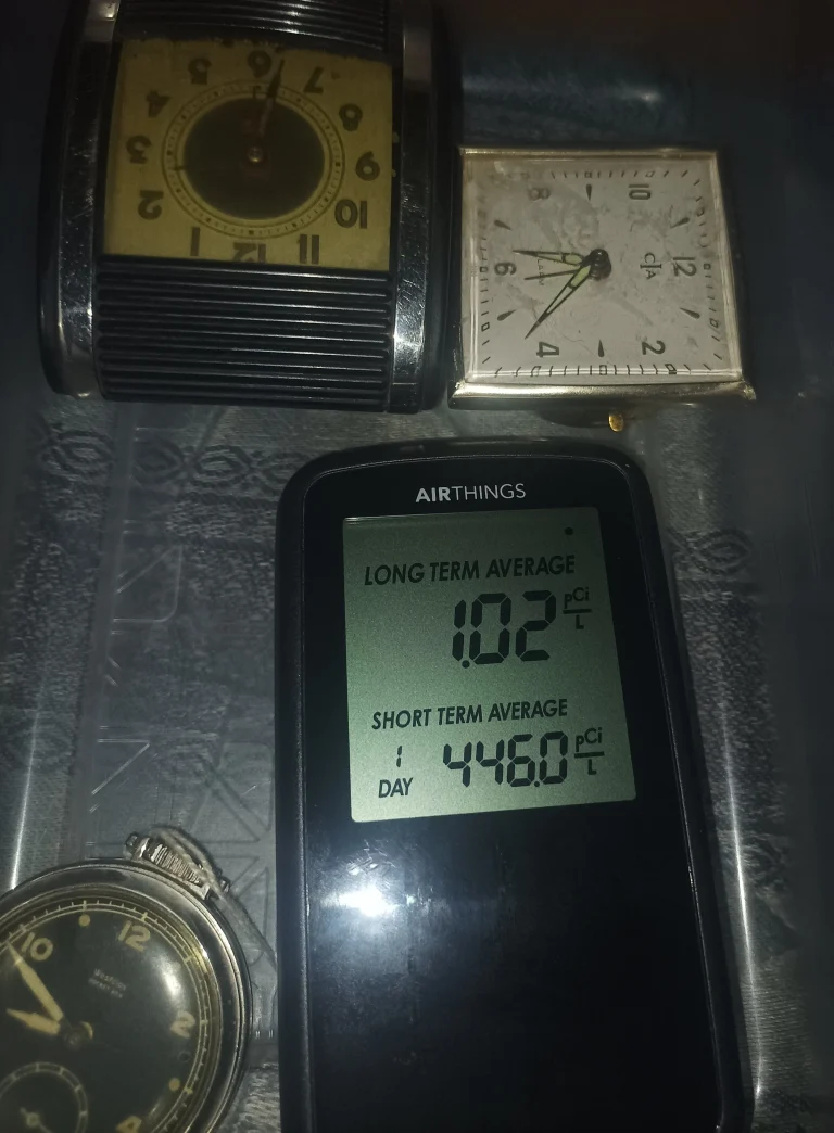   Th ree radium di als and a rado n detector are placed in a sealed plastic container. After 6 hours, the radon level was 446 pCi/L.   Zorya's Leshak  work 